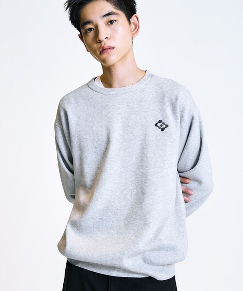 City Ambient Products（シティアンビエントプロダクツ）の「City Ambient Products:〈手洗い可能〉コンパクトリブ ワンポイント ロゴ ニット（ニット/セーター・メンズ・ブラック/スカイブルー/ライトグレー/ベージュ・SMALL/MEDIUM/LARGE）」の3枚目の写真