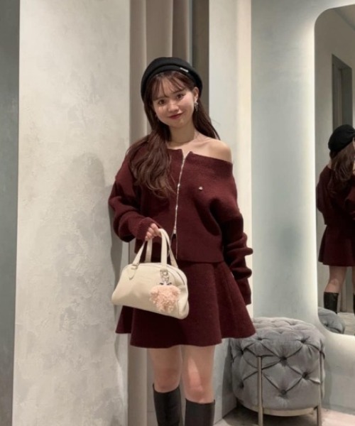 Chico（チコ）の「【5色展開/500mlペットボトル収納可】チャーム付ミニボストンバッグ（ボストンバッグ・レディース・ピンクベージュ/アイボリー/ブラック/レッド/ブラウン・FREE）」の9枚目の写真