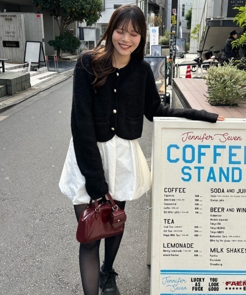 Chico（チコ）の「【5色展開/500mlペットボトル収納可】チャーム付ミニボストンバッグ（ボストンバッグ・レディース・ピンクベージュ/アイボリー/ブラック/レッド/ブラウン・FREE）」の6枚目の写真