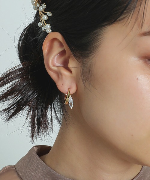 Kana(カナ)の「一粒 ビジュー ハーフフープピアス 結婚式 お呼ばれ パーティー オケージョン(ピアス(両耳用)・レディース・シルバー/ゴールド・フリー)」の2枚目の写真