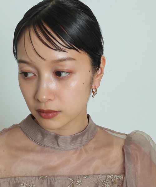 Kana(カナ)の「一粒 ビジュー ハーフフープピアス 結婚式 お呼ばれ パーティー オケージョン(ピアス(両耳用)・レディース・シルバー/ゴールド・フリー)」の10枚目の写真
