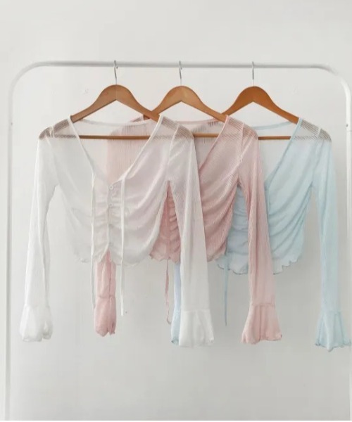 gossip！ロサンゼルス（ゴシップロサンゼルス）の「Y2K ベルスリーブシアーストラップカーディガン（Tシャツ/カットソー・レディース・ピンク/オフホワイト/ブルー/イエロー・FREE）」の6枚目の写真