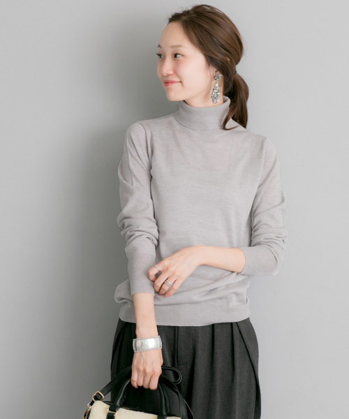 URBAN RESEARCH（アーバンリサーチ）の「UR タートルネックニット（ニット/セーター・レディース・ホワイト系その他/ブラック/オフホワイト/グレー・FREE）」の4枚目の写真