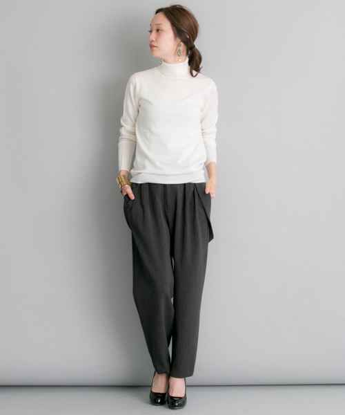 URBAN RESEARCH（アーバンリサーチ）の「UR タートルネックニット（ニット/セーター・レディース・ホワイト系その他/ブラック/オフホワイト/グレー・FREE）」の5枚目の写真