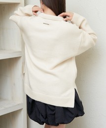 【チクチクしないニット】スキッパーポロ刺繍ニット