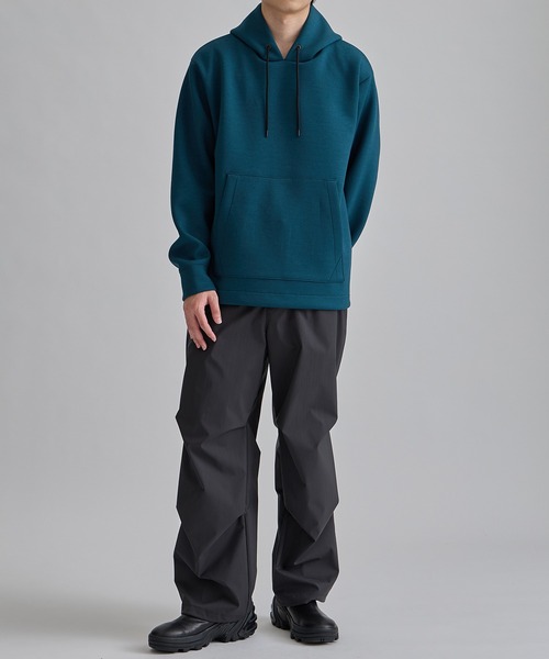 UNITED TOKYO（ユナイテッドトウキョウ）の「Aeroダンボールパーカー ｜ユニセックス着用可能 / 洗える / 防シワ / 速乾 / 軽量（パーカー・メンズ・ライトグレー/グリーン/ダークグレー/ブラック・1/3/2/4）」の14枚目の写真