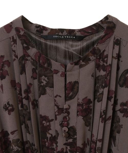 YECCA VECCA（イェッカヴェッカ）の「アートフラワー柄プリーツワンピース（ワンピース・レディース・オフホワイト/グレイッシュブルー/モカ・FREE）」の22枚目の写真