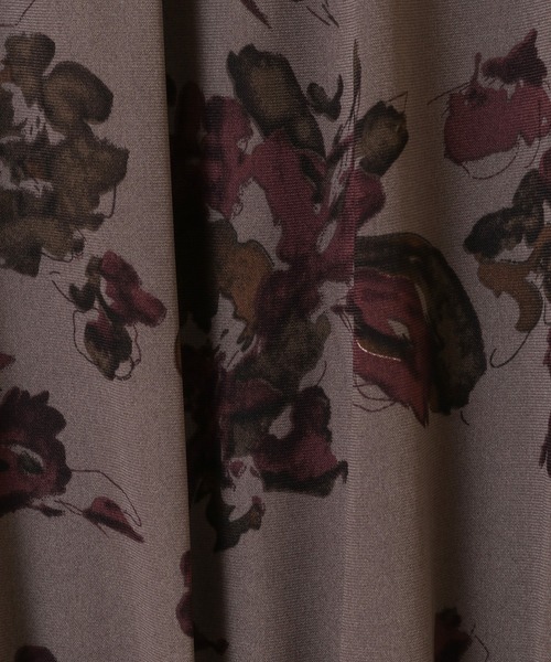 YECCA VECCA（イェッカヴェッカ）の「アートフラワー柄プリーツワンピース（ワンピース・レディース・オフホワイト/グレイッシュブルー/モカ・FREE）」の18枚目の写真