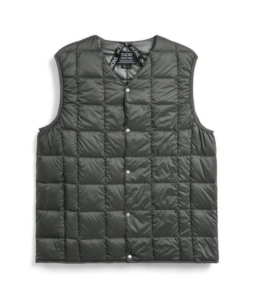 TAION(タイオン)の「【TAION/タイオン】ベーシック Vネックボタン インナーダウンベスト UNISEX/ユニセックス(ダウンベスト・メンズ・ブラック/チャコールグレー・M/L/XL/XXL/XXXL(150))」の2枚目の写真