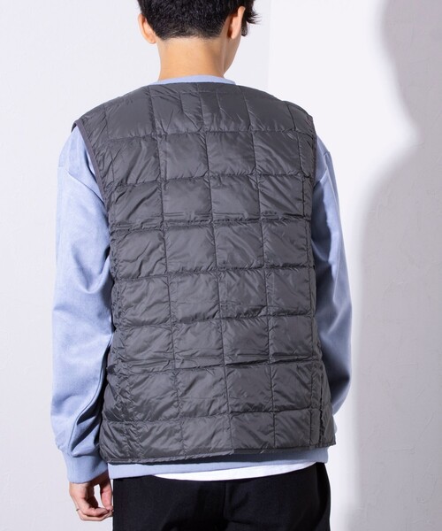 TAION(タイオン)の「【TAION/タイオン】ベーシック Vネックボタン インナーダウンベスト UNISEX/ユニセックス(ダウンベスト・メンズ・ブラック/チャコールグレー・M/L/XL/XXL/XXXL(150))」の13枚目の写真