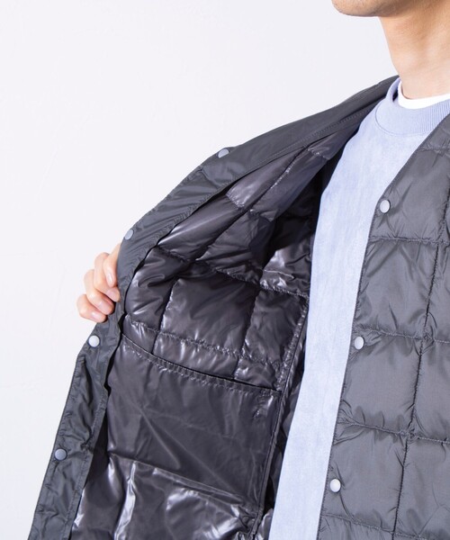 TAION(タイオン)の「【TAION/タイオン】ベーシック Vネックボタン インナーダウンベスト UNISEX/ユニセックス(ダウンベスト・メンズ・ブラック/チャコールグレー・M/L/XL/XXL/XXXL(150))」の15枚目の写真