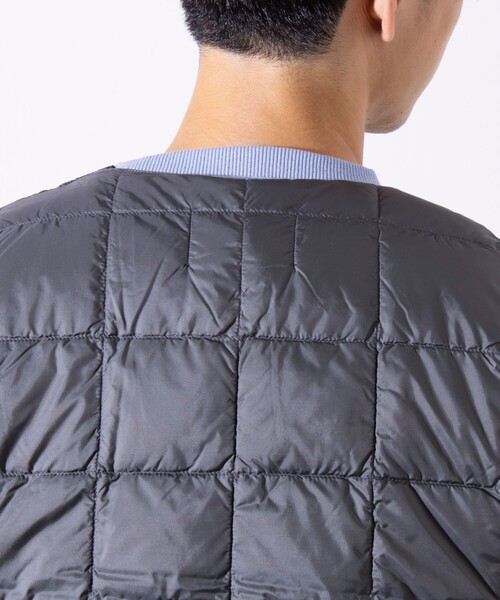 TAION(タイオン)の「【TAION/タイオン】ベーシック Vネックボタン インナーダウンベスト UNISEX/ユニセックス(ダウンベスト・メンズ・ブラック/チャコールグレー・M/L/XL/XXL/XXXL(150))」の16枚目の写真