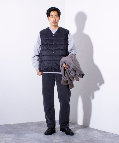 TAION(タイオン)の「【TAION/タイオン】ベーシック Vネックボタン インナーダウンベスト UNISEX/ユニセックス(ダウンベスト・メンズ・ブラック/チャコールグレー・M/L/XL/XXL/XXXL(150))」の9枚目の写真