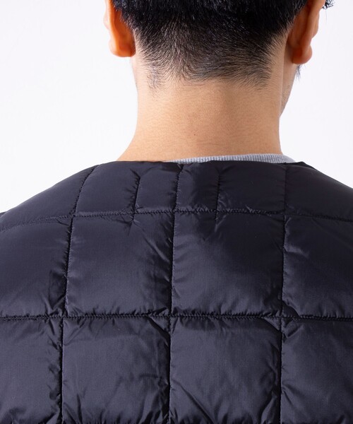 TAION(タイオン)の「【TAION/タイオン】ベーシック Vネックボタン インナーダウンベスト UNISEX/ユニセックス(ダウンベスト・メンズ・ブラック/チャコールグレー・M/L/XL/XXL/XXXL(150))」の4枚目の写真