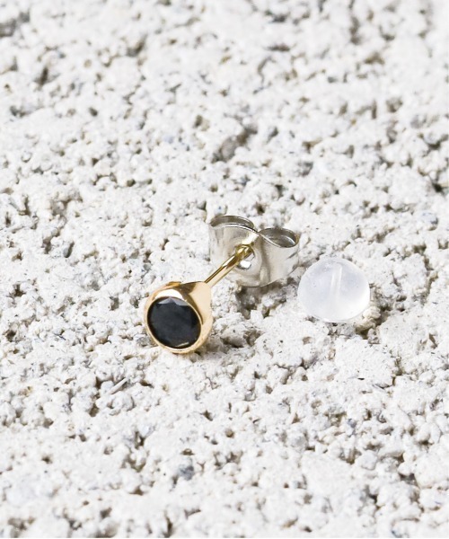 Pledge(プレッジ)の「【Pledge】K10 CIRCLE ONYX(ピアス(片耳用)・メンズ・ゴールド・FREE)」の1枚目の写真