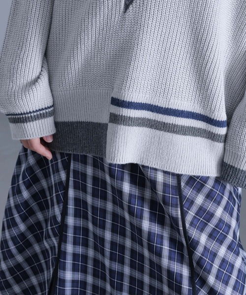 kOhAKU（コハク）の「『アシメ衿デザインニット』（ニット/セーター・レディース・ライトグレー/ブラック・FREE）」の18枚目の写真