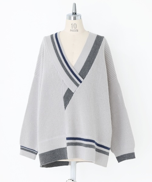 kOhAKU（コハク）の「『アシメ衿デザインニット』（ニット/セーター・レディース・ライトグレー/ブラック・FREE）」の11枚目の写真