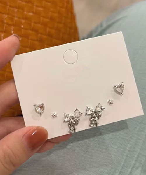 Mayree(メイリー)の「【float】リボン×ミニチャーム ゆらゆら シルバー ピアス【3ペアセット】(ピアス(両耳用)・レディース・シルバー系2/ピンク系1/シルバー系1・FREE)」の2枚目の写真