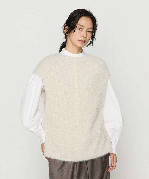 Gabardine K.T（ギャバジンケーティー）の「マイクロナイロン フェザーヤーン2wayニットベスト（ニット/セーター・レディース・ブラック/サックスブルー・9号）」の4枚目の写真