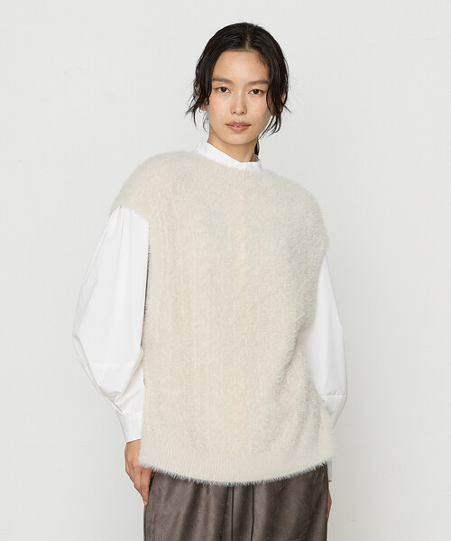 Gabardine K.T（ギャバジンケーティー）の「マイクロナイロン フェザーヤーン2wayニットベスト（ニット/セーター・レディース・ブラック/サックスブルー・9号）」の3枚目の写真