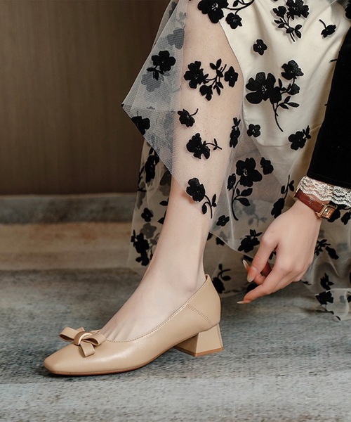 Lace Ladies（レースレディース）の「レザー調 クロスリボン チャンキー ローヒール パンプス（パンプス・レディース・ベージュ/アイボリー/グレー・22.5cm/23cm/23.5cm/24cm/24.5cm/25cm）」の7枚目の写真