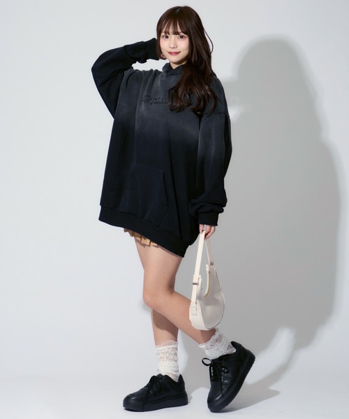 ALLuRing ChaRm(アリュリングチャーム)の「AR Rubber Print Gradation Hoodie / ARロゴ ラバープリントグラデーションフーディー(パーカー・レディース・ブラック・L/M)」の19枚目の写真