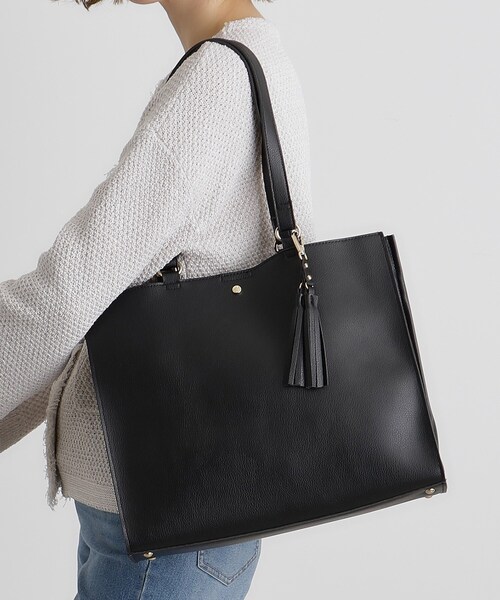 grove(グローブ)の「【人間工学・A4】スクエアタッセルチャームトート(トートバッグ・レディース・ライトグレー/オフホワイト/ブラック/サックスブルー・00)」の3枚目の写真