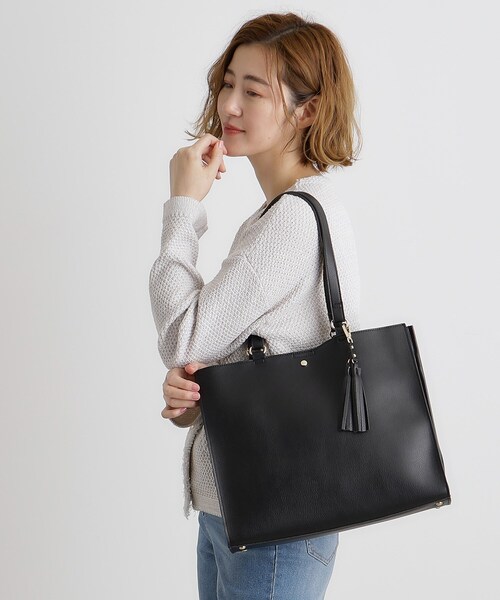 grove(グローブ)の「【人間工学・A4】スクエアタッセルチャームトート(トートバッグ・レディース・ライトグレー/オフホワイト/ブラック/サックスブルー・00)」の20枚目の写真