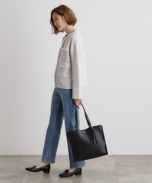 grove(グローブ)の「【人間工学・A4】スクエアタッセルチャームトート(トートバッグ・レディース・ライトグレー/オフホワイト/ブラック/サックスブルー・00)」の21枚目の写真