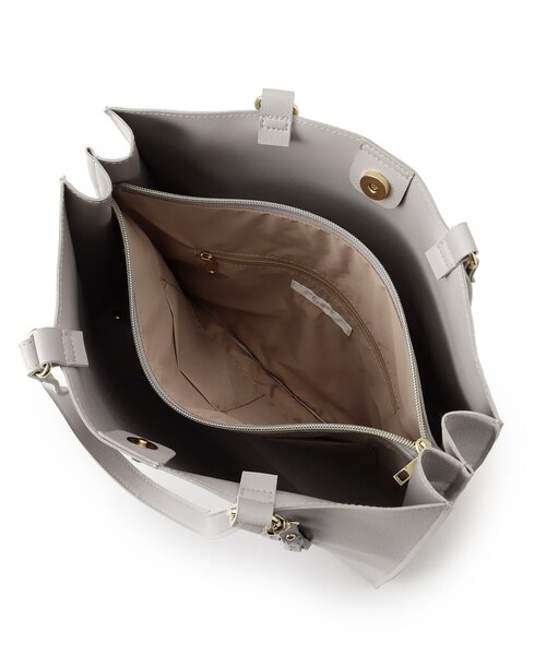 grove(グローブ)の「【人間工学・A4】スクエアタッセルチャームトート(トートバッグ・レディース・ライトグレー/オフホワイト/ブラック/サックスブルー・00)」の9枚目の写真