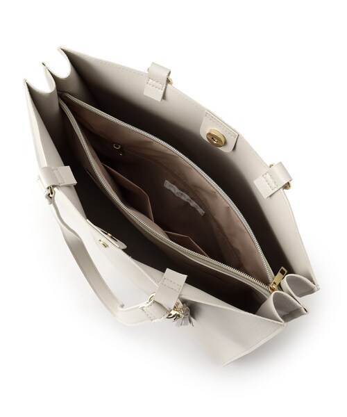 grove(グローブ)の「【人間工学・A4】スクエアタッセルチャームトート(トートバッグ・レディース・ライトグレー/オフホワイト/ブラック/サックスブルー・00)」の11枚目の写真