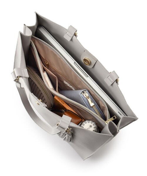 grove(グローブ)の「【人間工学・A4】スクエアタッセルチャームトート(トートバッグ・レディース・ライトグレー/オフホワイト/ブラック/サックスブルー・00)」の13枚目の写真