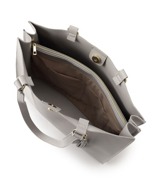 grove(グローブ)の「【人間工学・A4】スクエアタッセルチャームトート(トートバッグ・レディース・ライトグレー/オフホワイト/ブラック/サックスブルー・00)」の14枚目の写真