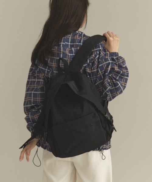 MERLOT（メルロー）の「【タブレット収納可能】サイドベルトナイロンバックパック（バックパック/リュック・レディース・ブラック・FREE）」の7枚目の写真