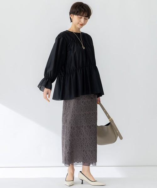 23区 L(ニジュウサンクオオキイサイズ)の「【洗える】シアーコットンシルク シャーリング デザイン ブラウス(シャツ/ブラウス・レディース・ベージュ系/ライトイエロー系/モスグリーン系/ブラック系・44/46/48)」の6枚目の写真