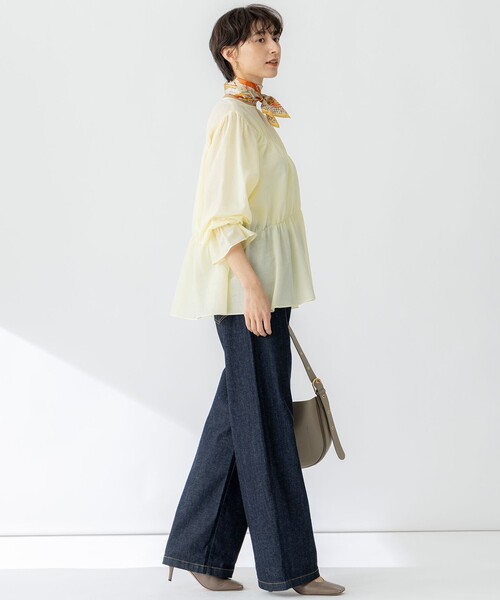 23区 L(ニジュウサンクオオキイサイズ)の「【洗える】シアーコットンシルク シャーリング デザイン ブラウス(シャツ/ブラウス・レディース・ベージュ系/ライトイエロー系/モスグリーン系/ブラック系・44/46/48)」の11枚目の写真