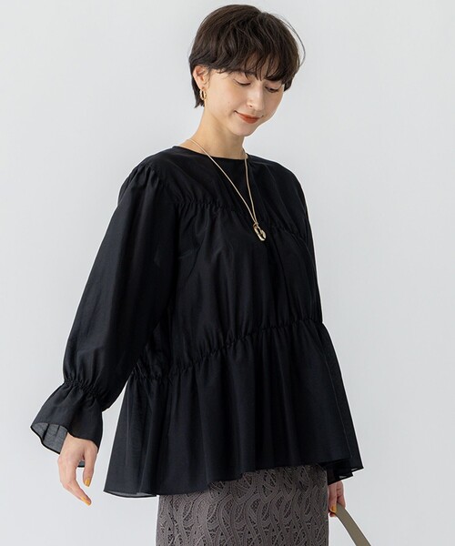 23区 L(ニジュウサンクオオキイサイズ)の「【洗える】シアーコットンシルク シャーリング デザイン ブラウス(シャツ/ブラウス・レディース・ベージュ系/ライトイエロー系/モスグリーン系/ブラック系・44/46/48)」の20枚目の写真