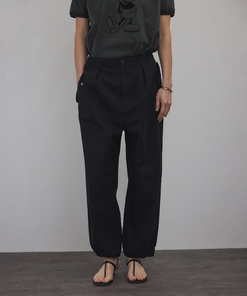 SALON adam et rope'（サロン アダム エ ロペ）の「【ZOZOTOWN限定】[XS-Lサイズ展開]ミリタリータックパンツ（チノパンツ・レディース・ブラック/ブラウン/カーキ・S/M/L/XS）」の4枚目の写真