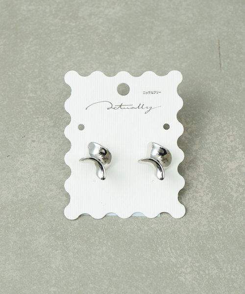 BIRTHDAY BAR（バースデイバー）の「curve plate pierce　カーブプレートピアス（ピアス（両耳用）・レディース・シルバー・0）」の3枚目の写真