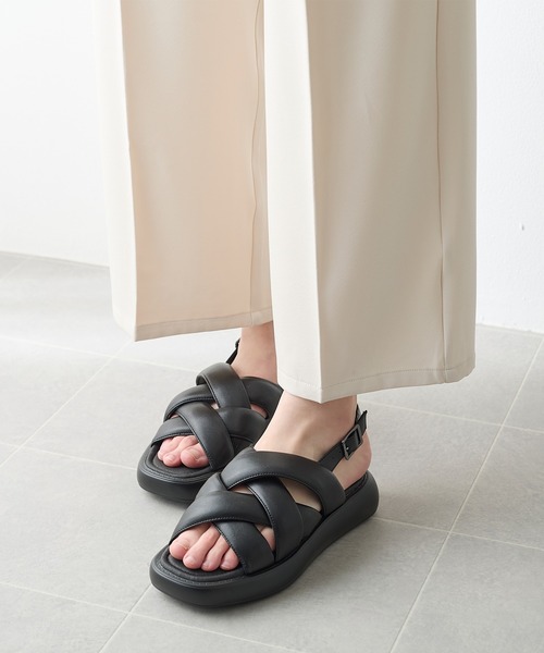coca(ANDEX shoes product)(コカ)の「かかとベルト ボリューム パテッド クロスサンダル(サンダル・レディース・ブラック・SMALL/MEDIUM/LARGE)」の4枚目の写真