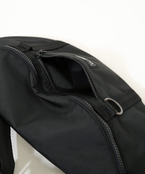 NEW ERA(ニューエラ)の「【NEW ERA/ニューエラ】WAIST BAG 1680D 3(ボディバッグ/ウエストポーチ・メンズ・ブラック/ブラック×ホワイト/ブラック系その他/サンドベージュ・FREE)」の8枚目の写真
