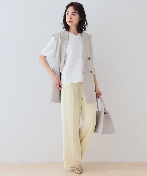 INDIVI（インディヴィ）の「【洗える／凹凸素材】シンプルVネックブラウス（シャツ/ブラウス・レディース・ホワイト/ライトブルー/グレー系その他6・40/38/05/15 /13/19/03）」の7枚目の写真