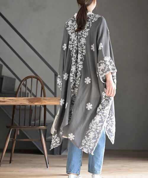 rps（アールピーエス）の「刺繍ストールポンチョ（マフラー・レディース・ブルー/オフホワイト/チャコールグレー・フリー）」の14枚目の写真