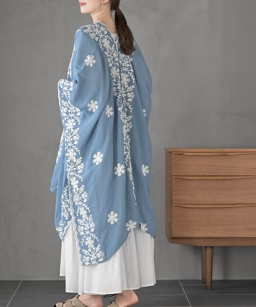 rps（アールピーエス）の「刺繍ストールポンチョ（マフラー・レディース・ブルー/オフホワイト/チャコールグレー・フリー）」の21枚目の写真