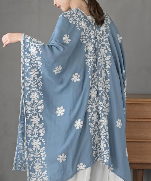 rps（アールピーエス）の「刺繍ストールポンチョ（マフラー・レディース・ブルー/オフホワイト/チャコールグレー・フリー）」の22枚目の写真