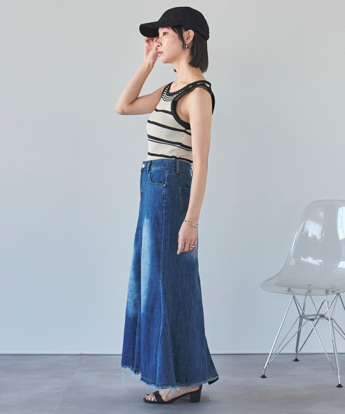 LinoU.(リノユー)の「裾フリンジデニムマーメイドロングスカート(デニムスカート・レディース・ブルー/ブラック・L/S/M)」の3枚目の写真