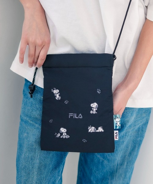 FILA(フィラ)の「【FILA/フィラ × PEANUTS/ピーナッツ】フロント刺繍 ドローストリングミニショルダーバッグ(ショルダーバッグ・レディース・シルバー/ブラック/ホワイト・FREE)」の2枚目の写真