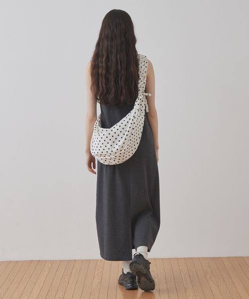 Unblend(アンブレンド)の「【Unblend】2WAY ドット柄 ハーフムーン ギャザー ハンドルバッグ / ショルダーバッグ(ショルダーバッグ・レディース・オフホワイト/ブラック/ネイビー/チャコール・FREE)」の12枚目の写真