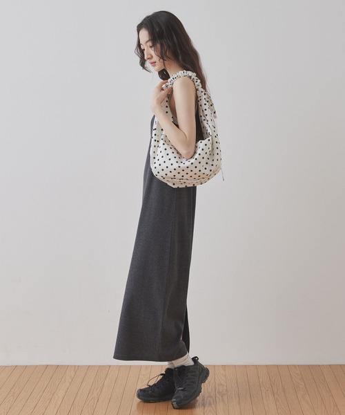Unblend(アンブレンド)の「【Unblend】2WAY ドット柄 ハーフムーン ギャザー ハンドルバッグ / ショルダーバッグ(ショルダーバッグ・レディース・オフホワイト/ブラック/ネイビー/チャコール・FREE)」の7枚目の写真