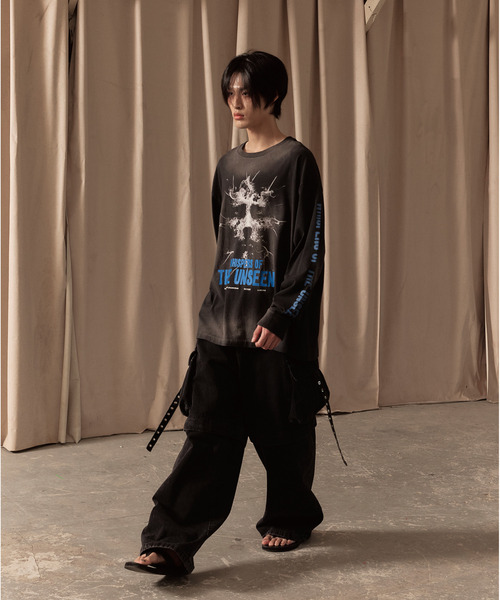 LIBERE(リベーレ)の「LIBERE リベーレ / WHISPERS OF THE UNSEEN LONG SLEEVE TEE グラフィックプリントビッグシルエットロンT / 251230(Tシャツ/カットソー・メンズ・ブラック・LARGE/MEDIUM/SMALL)」の3枚目の写真